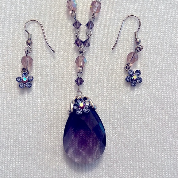 Jewelry - 18in purple stone & silver necklace & earring set!